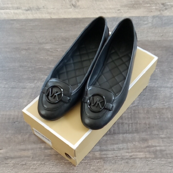Michael Kors Women's Flats-NEW - Picture 1 of 4